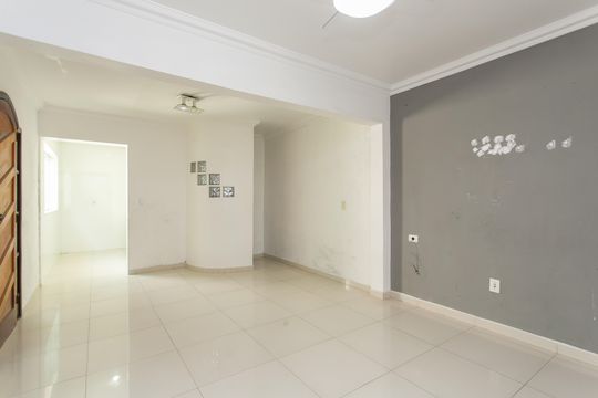 Casa à venda com 3 quartos, 200m² em Vila Aurea, São Paulo