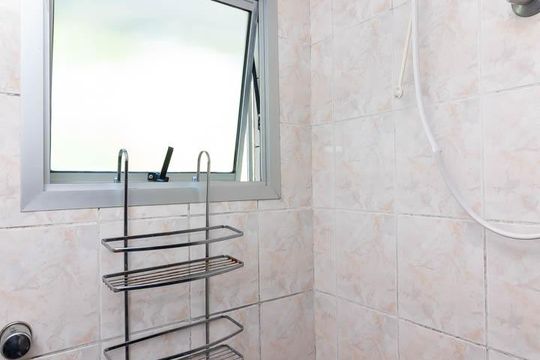 Banheiro de apartamento à venda com 2 quartos, 45m² em Vila Amalia (zona Norte), São Paulo