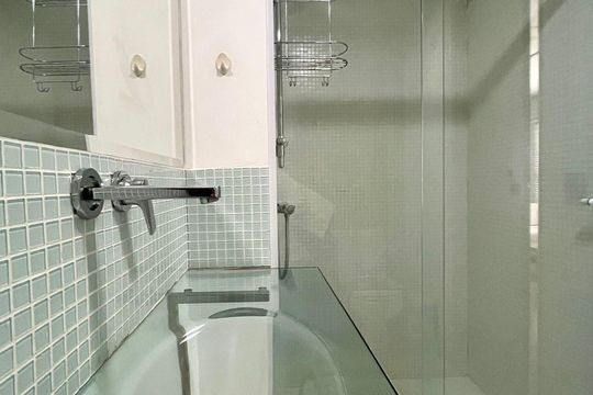 Banheiro de apartamento à venda com 1 quarto, 70m² em Centro, Campinas