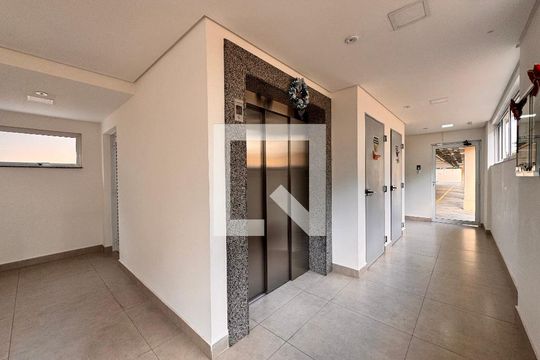 Hall de entrada de apartamento para alugar com 1 quarto, 40m² em Vila Assunção, Santo André