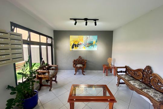 Hall de entrada de apartamento à venda com 2 quartos, 76m² em Vila Sao Judas Tadeu, Guarulhos