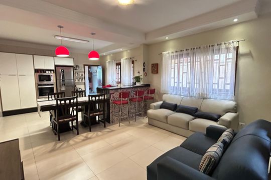 Sala de casa à venda com 3 quartos, 150m² em Jardim Barbosa, Guarulhos