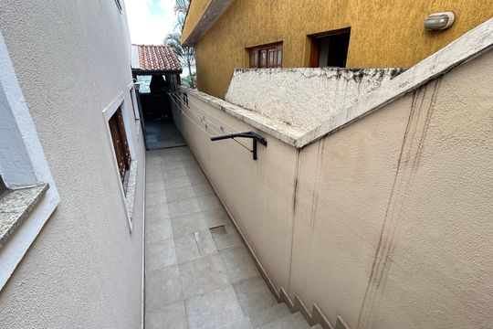 Quintal de casa à venda com 3 quartos, 150m² em Jardim Barbosa, Guarulhos