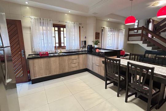 Cozinha de casa à venda com 3 quartos, 150m² em Jardim Barbosa, Guarulhos