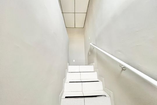 Escada de casa para alugar com 1 quarto, 55m² em Jardim Santa Cruz (zona Norte), São Paulo