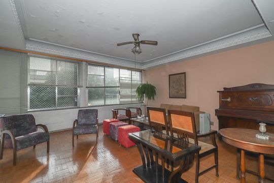 Sala de apartamento à venda com 4 quartos, 200m² em Rio Branco, Porto Alegre