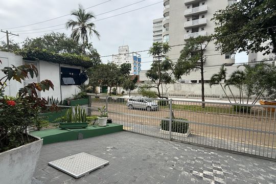 Fachada de apartamento para alugar com 2 quartos, 45m² em Jardim Virginia, Guarujá