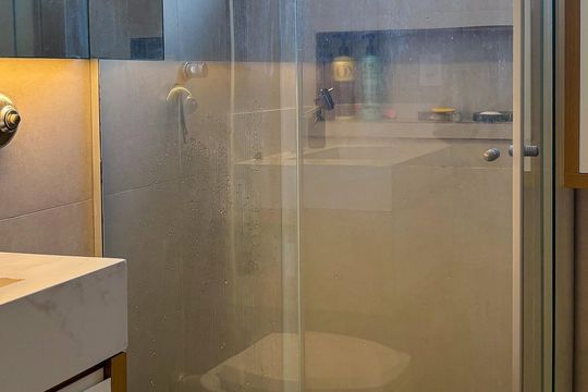 Banheiro de apartamento à venda com 2 quartos, 62m² em São Sebastião, Porto Alegre