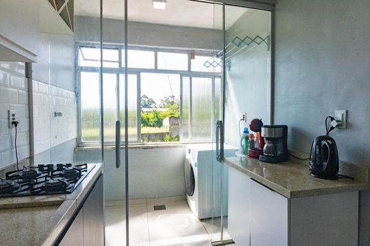 Cozinha de apartamento à venda com 2 quartos, 62m² em São Sebastião, Porto Alegre