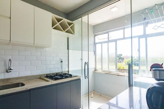 Cozinha de apartamento à venda com 2 quartos, 62m² em São Sebastião, Porto Alegre