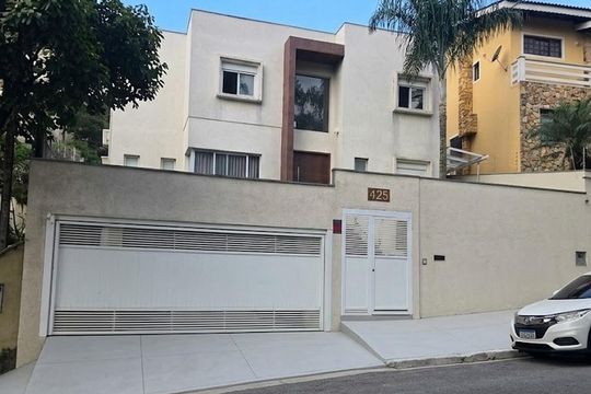 Fachada de casa para alugar com 4 quartos, 300m² em City Bussocaba, Osasco