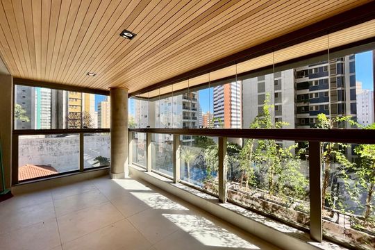 Varanda gourmet de apartamento para alugar com 3 quartos, 156m² em Cambuí, Campinas