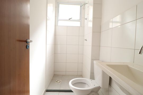 Banheiro Social de apartamento para alugar com 2 quartos, 45m² em Morada da Colina, Uberlândia