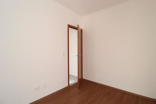 Quarto 2 de apartamento para alugar com 2 quartos, 45m² em Morada da Colina, Uberlândia