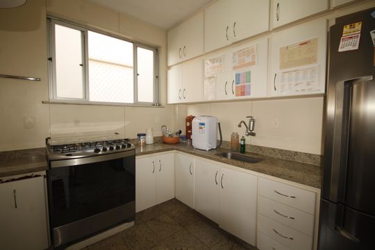Cozinha de apartamento à venda com 2 quartos, 179m² em Prado, Belo Horizonte