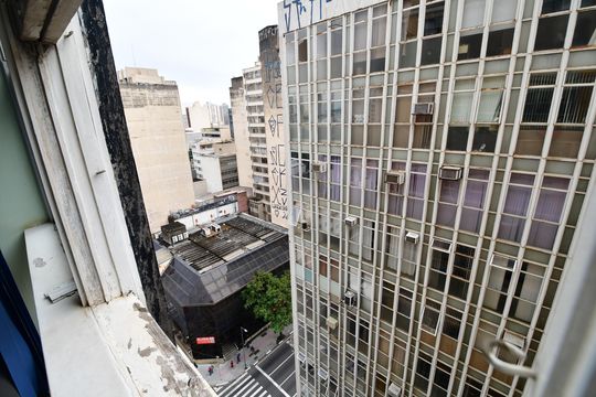Sala - Vista de apartamento à venda com 2 quartos, 90m² em Centro, Campinas
