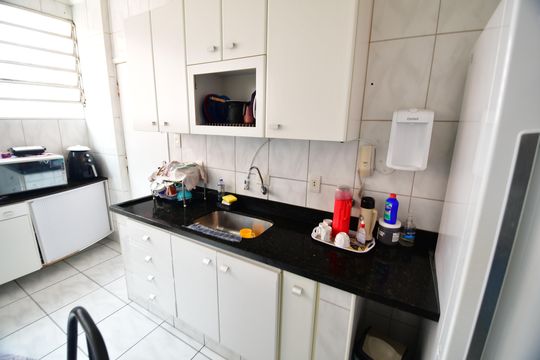 Cozinha de apartamento à venda com 2 quartos, 90m² em Centro, Campinas