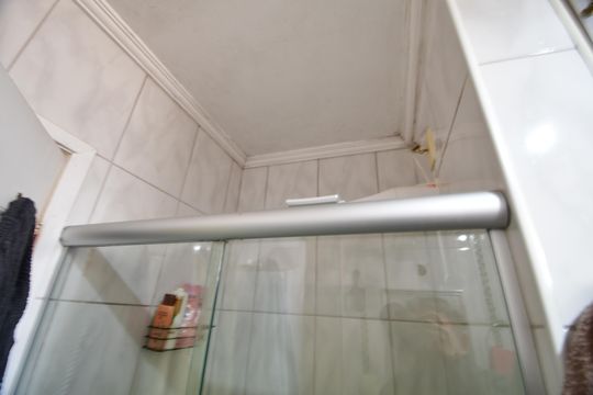 Banheiro de apartamento à venda com 2 quartos, 90m² em Centro, Campinas
