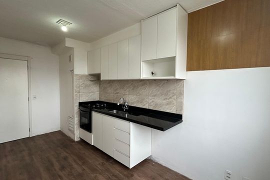 Sala integrada com a Cozinha de apartamento para alugar com 1 quarto, 24m² em Jardim Prudência, São Paulo