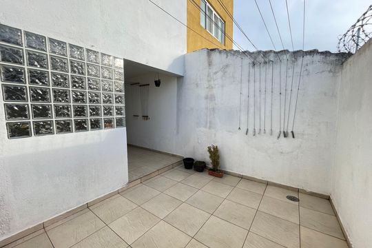 Quintal de casa à venda com 5 quartos, 181m² em Jardim Ester, São Paulo