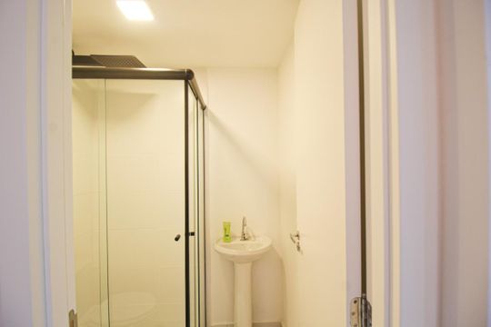Banheiro de apartamento à venda com 2 quartos, 35m² em Parque Industrial Tomas Edson, São Paulo