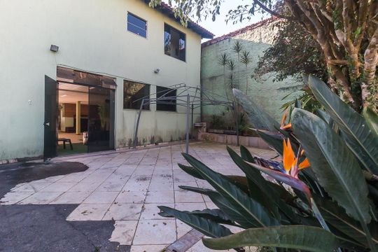 Quintal dos Fundos de casa para alugar com 5 quartos, 380m² em Vila Suissa, Mogi das Cruzes