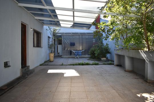 Garagem de casa à venda com 4 quartos, 205m² em Indianópolis, São Paulo