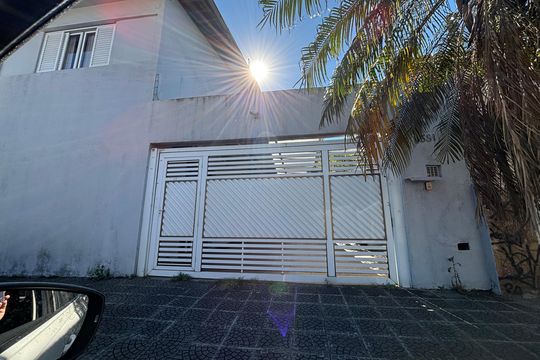 Fachada de casa à venda com 4 quartos, 205m² em Indianópolis, São Paulo