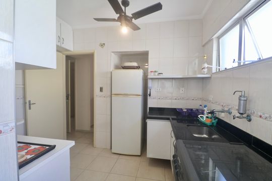Cozinha de apartamento para alugar com 3 quartos, 132m² em Balneario Cidade Atlantica, Guarujá
