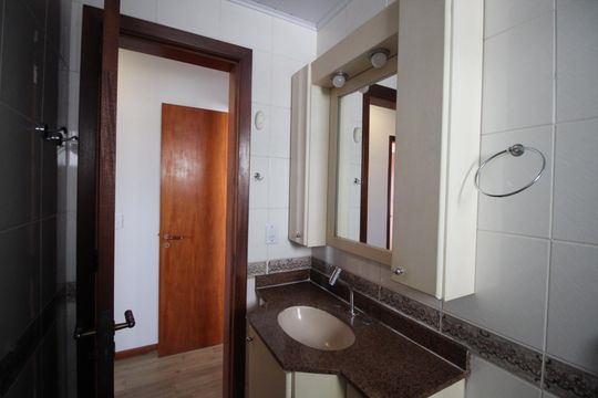 Banheiro de apartamento para alugar com 3 quartos, 140m² em Rio Branco, Porto Alegre