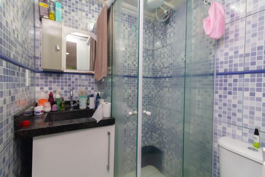 Banheiro de apartamento à venda com 2 quartos, 54m² em Cidade Líder, São Paulo