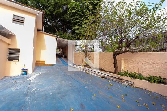 Área externa de casa à venda com 6 quartos, 200m² em Vila Talarico, São Paulo
