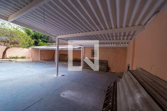 Área externa de casa à venda com 6 quartos, 200m² em Vila Talarico, São Paulo