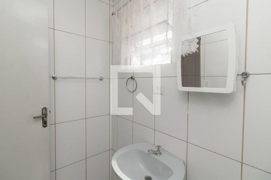 Banheiro de casa à venda com 6 quartos, 200m² em Vila Talarico, São Paulo