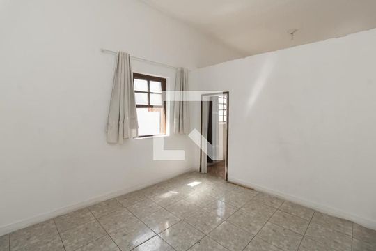 Quarto de casa à venda com 6 quartos, 200m² em Vila Talarico, São Paulo