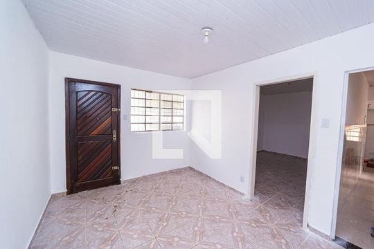 Sala de casa à venda com 6 quartos, 200m² em Vila Talarico, São Paulo