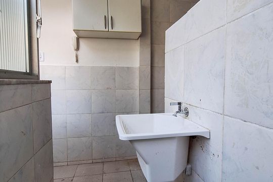 Área de Serviço de apartamento para alugar com 2 quartos, 80m² em Santa Rosa, Niterói