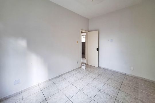 Quarto 1 de apartamento para alugar com 2 quartos, 80m² em Santa Rosa, Niterói