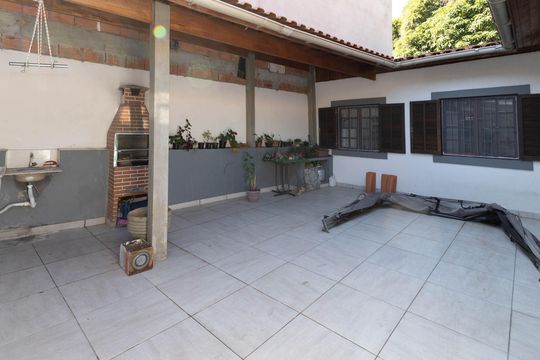 Quintal / Churrsqueira / Tanque de casa à venda com 2 quartos, 122m² em Horto Florestal, São Paulo