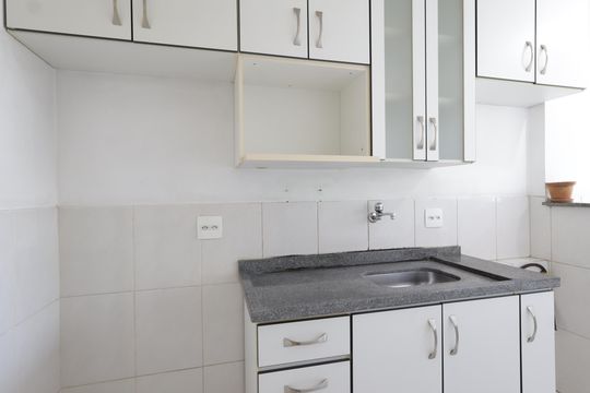 Cozinha de apartamento à venda com 2 quartos, 47m² em Jardim Leonor, São Paulo