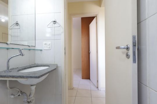 Banheiro de apartamento à venda com 2 quartos, 47m² em Jardim Leonor, São Paulo