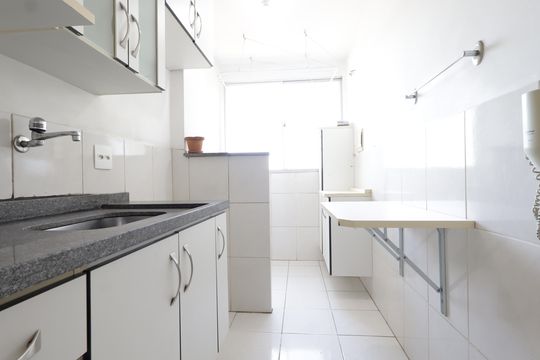 Cozinha de apartamento à venda com 2 quartos, 47m² em Jardim Leonor, São Paulo