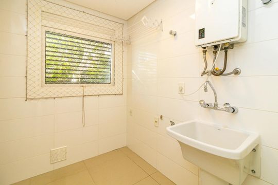 Área de serviço de apartamento para alugar com 3 quartos, 117m² em Bela Vista, Porto Alegre