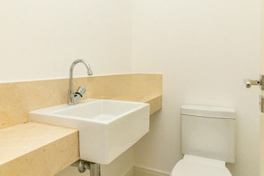 Lavabo  de apartamento para alugar com 3 quartos, 117m² em Bela Vista, Porto Alegre
