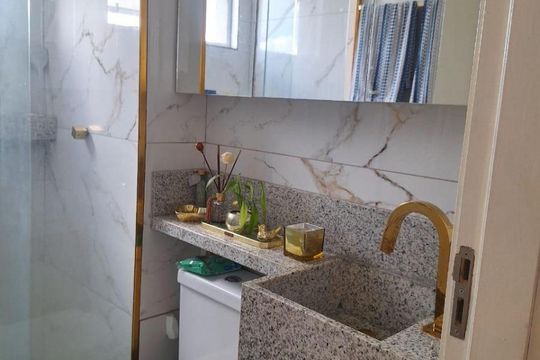 Banheiro de apartamento à venda com 2 quartos, 48m² em Santa Helena, Belo Horizonte