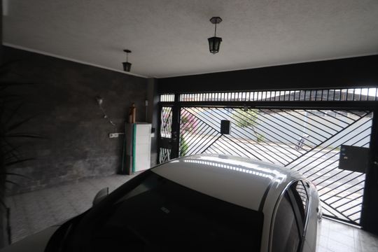 Garagem de casa à venda com 3 quartos, 271m² em Jardim Imperador (zona Leste), São Paulo