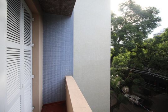 Sacada do Quarto 1 de apartamento para alugar com 3 quartos, 110m² em Independência, Porto Alegre