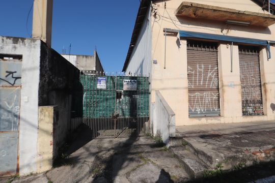 Fachada de casa à venda com 1 quarto, 300m² em Parque Independencia, São Paulo
