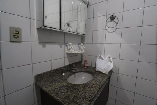 Banheiro de casa à venda com 2 quartos, 70m² em Vila Lucia, São Paulo