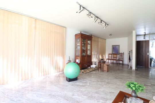 Casa para alugar com 5 quartos, 340m² em Tabajaras, Uberlândia